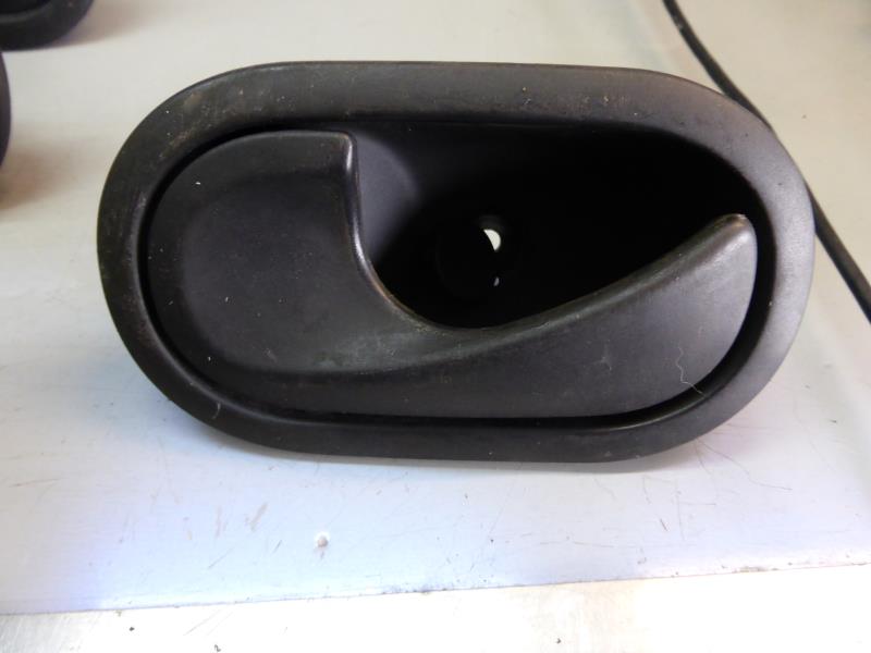 Poignee interieur avant gauche RENAULT MEGANE 2 PHASE 1 Diesel - 1