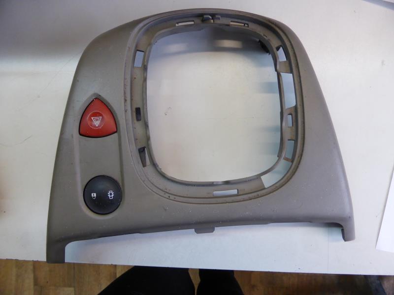 Bouton de warning RENAULT SCENIC 2 PHASE 1 Diesel - 1
