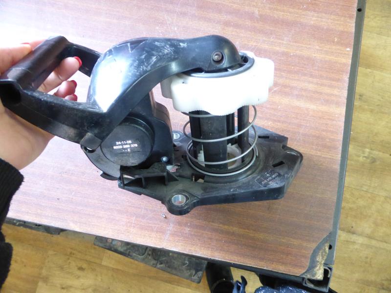 Treuil de roue de secours RENAULT CLIO 3 PHASE 1 Diesel - 1