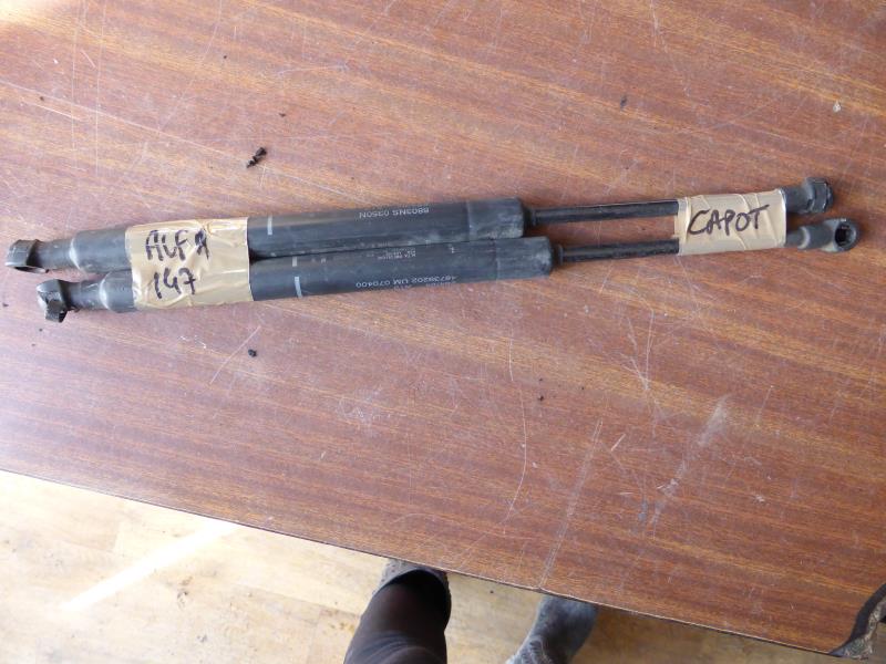 Verin de capot ALFA ROMEO 147  - 1
