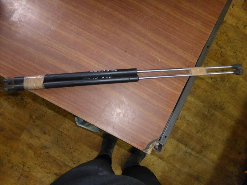 Verin de capot PEUGEOT 106  - 1