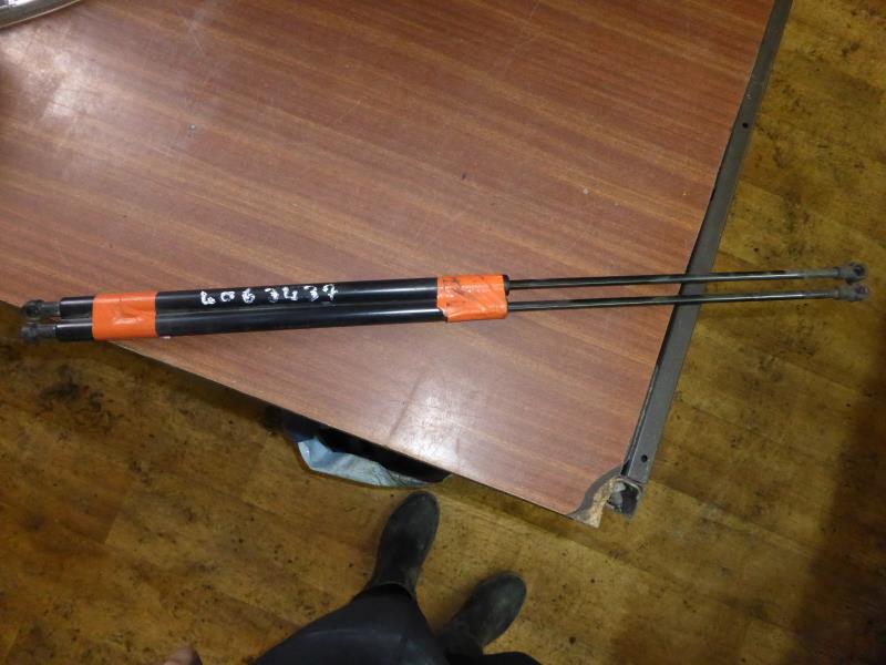 Verin de capot PEUGEOT 406 PHASE 2 Essence - 1