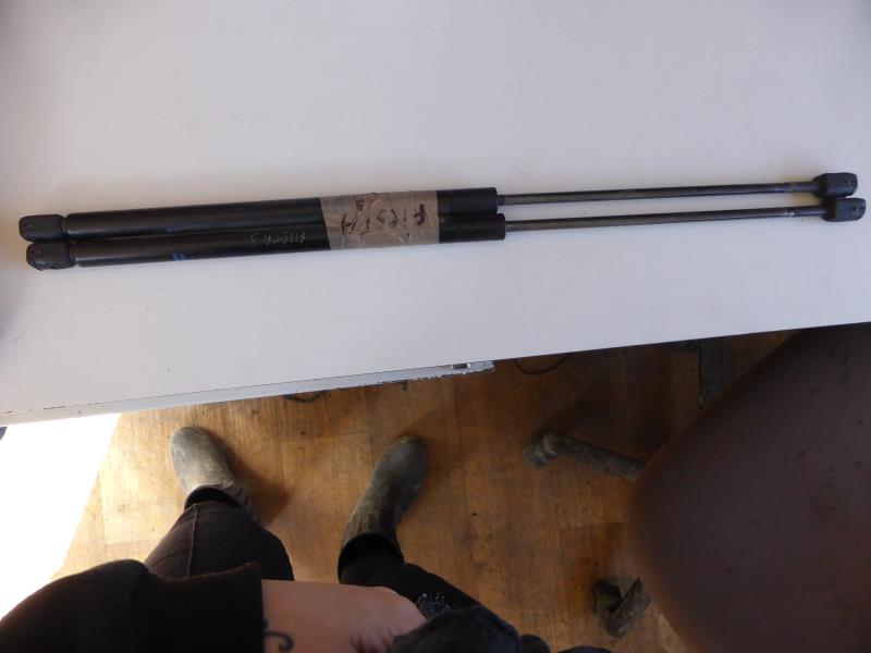 Verin de coffre FORD FIESTA 3  - 1