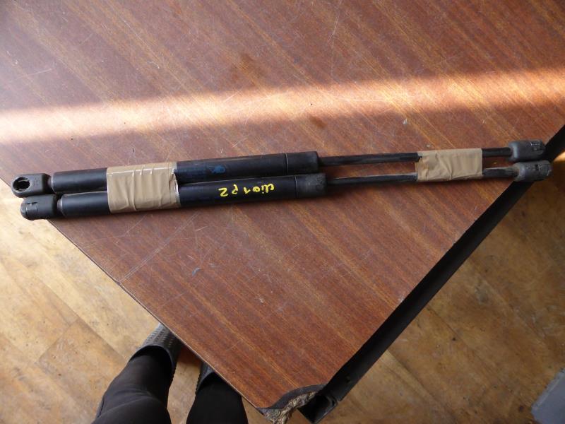 Verin de coffre RENAULT CLIO 1 PHASE 2  - 1