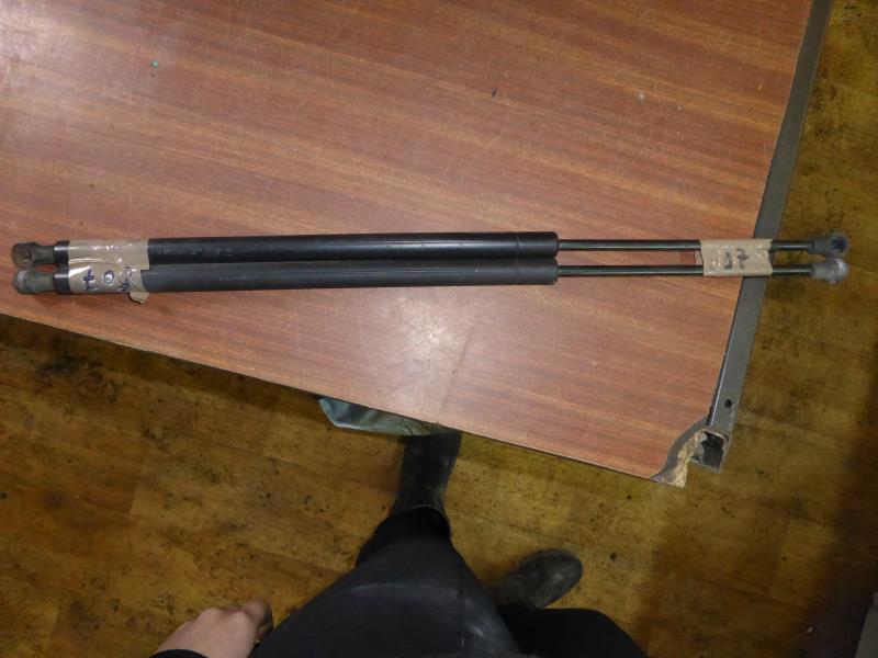 Verin de coffre PEUGEOT 607  - 1
