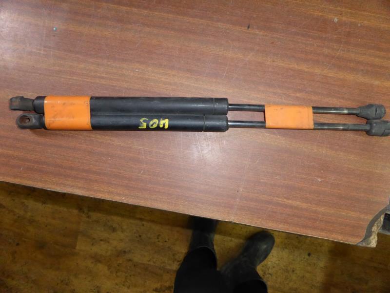 Verin de coffre PEUGEOT 405  - 1