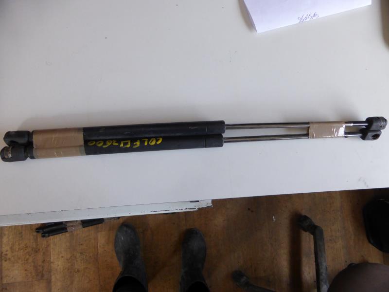 Verin de coffre VOLKSWAGEN GOLF 2 Diesel - 1