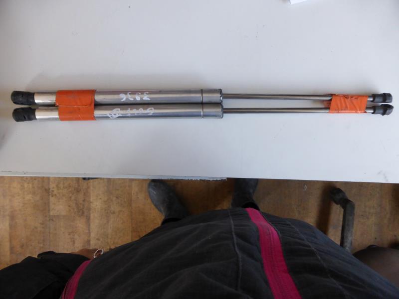 Verin de coffre VOLKSWAGEN GOLF 4 Diesel - 1