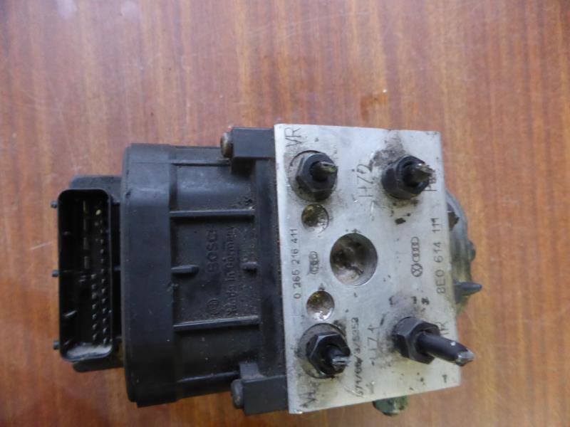 Bloc ABS (freins anti-blocage) AUDI A4 1 AVANT PHASE 1 BREAK Essence - 1