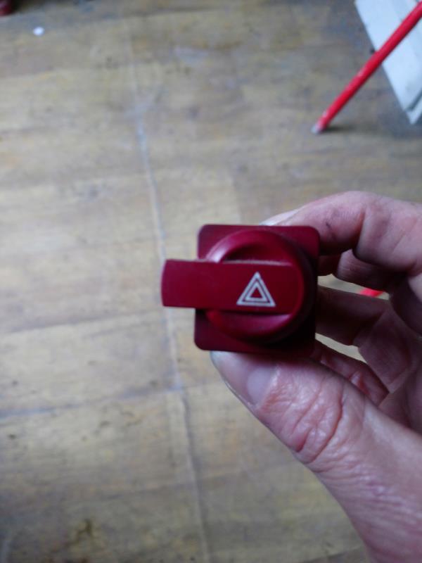Bouton de warning CITROEN C4 1 PHASE 2 Diesel - 1