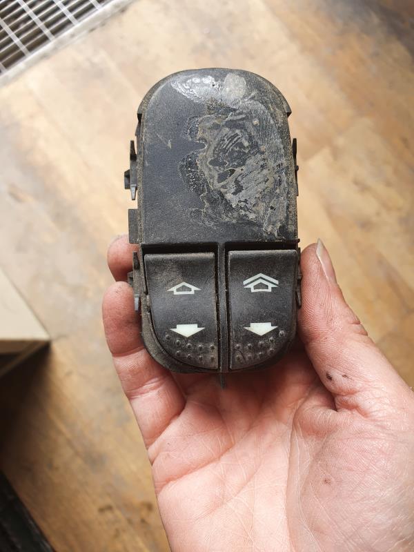 Interrupteur de leve vitre FORD FOCUS 1  - 1