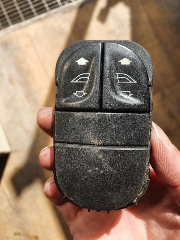 Interrupteur de leve vitre FORD ESCORT  - 1