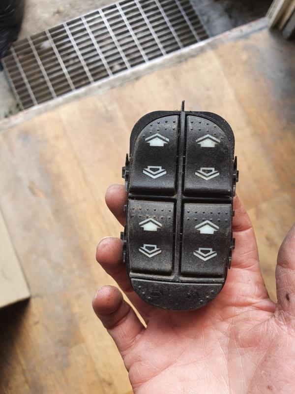 Interrupteur de leve vitre FORD FOCUS 1 Diesel - 1