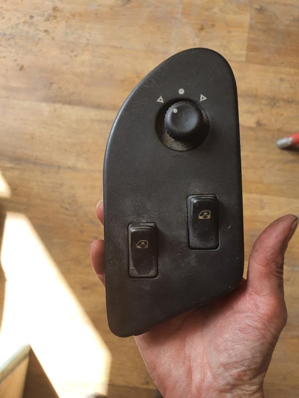 Interrupteur de leve vitre RENAULT SAFRANE PHASE 2 Diesel - 1