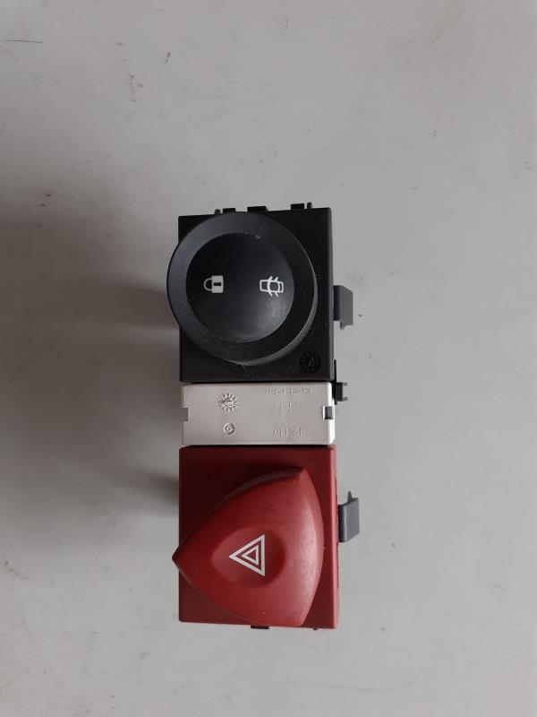 Bouton de warning RENAULT MEGANE 2 PHASE 1 Diesel - 1