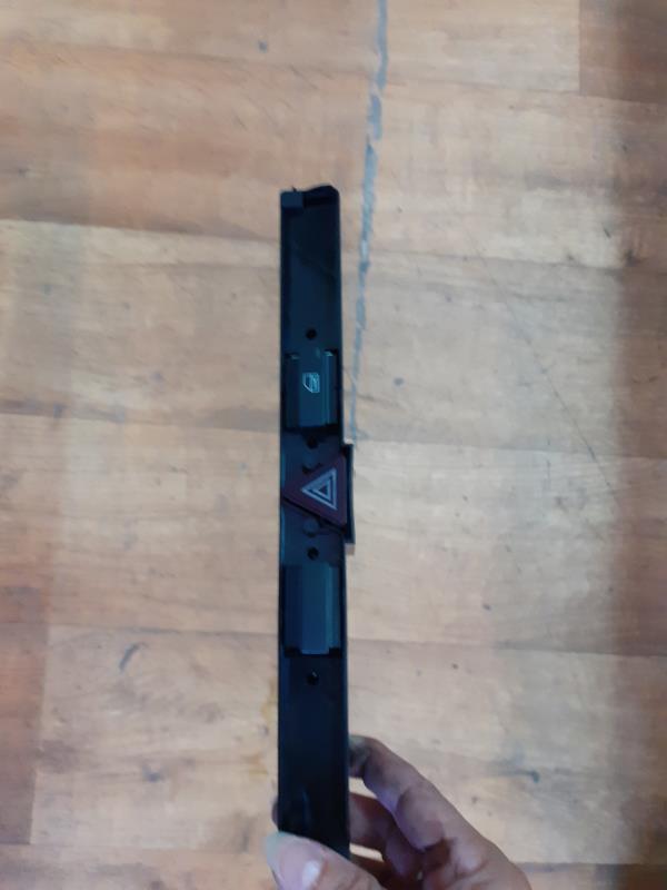 Bouton de warning OPEL ZAFIRA B PHASE 1 Diesel - 1