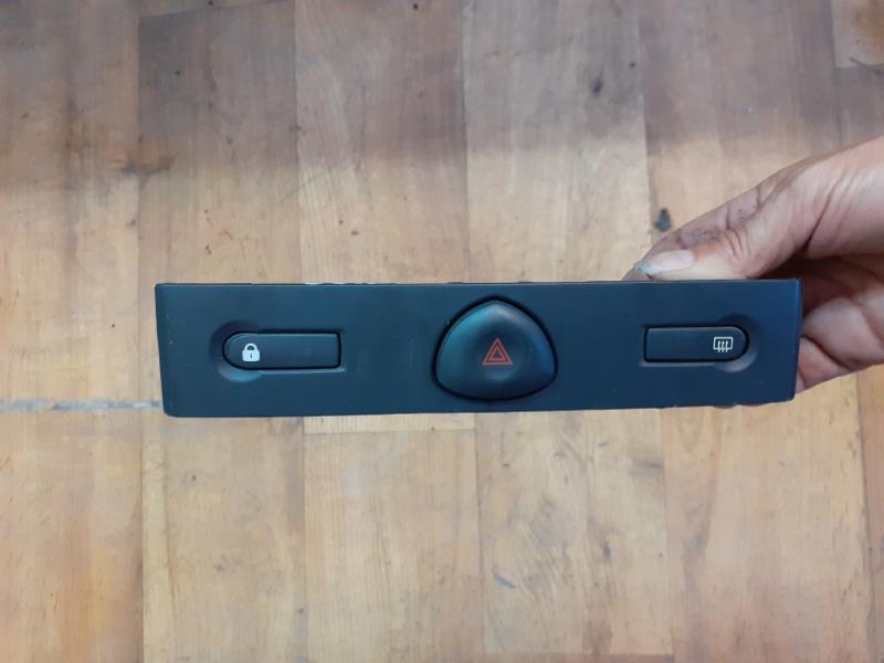 Bouton de warning RENAULT CLIO 2 PHASE 2 Essence - 1