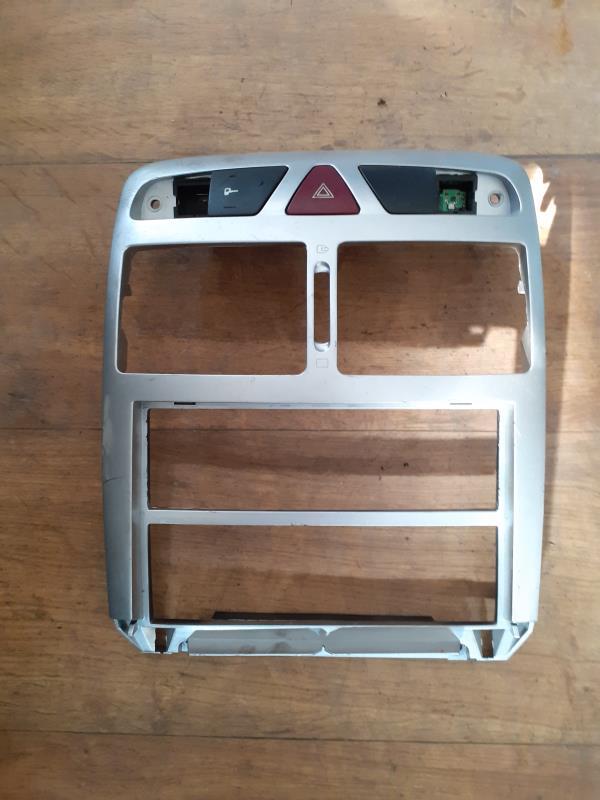 Facade autoradio PEUGEOT 307 PHASE 2 BREAK Diesel - 1