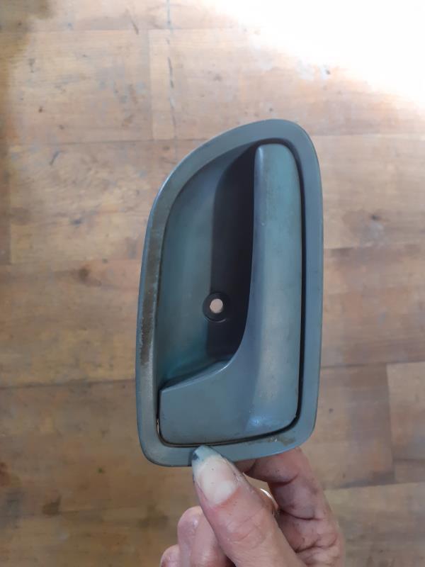 Poignee interieur avant gauche KIA RIO 1 BREAK Essence - 1