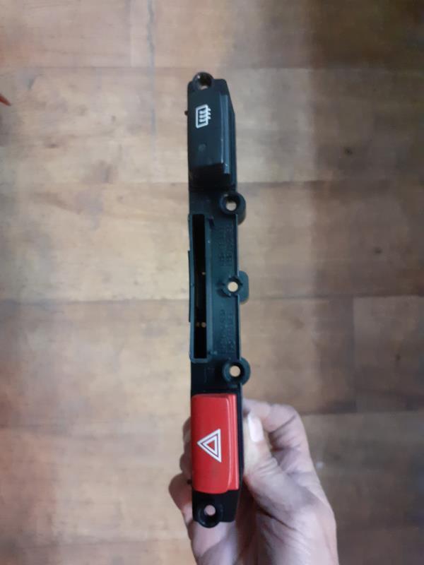 Bouton de warning KIA RIO 2 PHASE 1 Diesel - 1