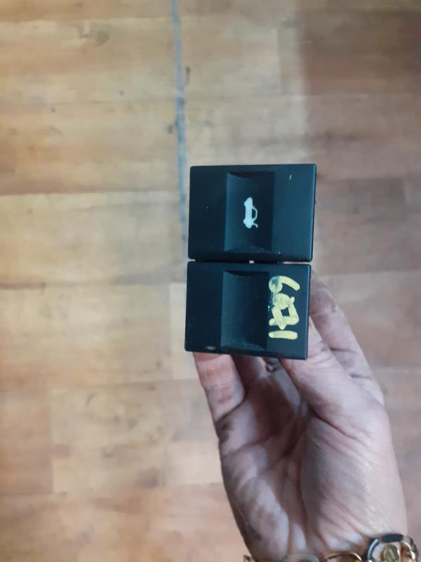 Bouton de coffre FORD MONDEO 2 Diesel - 1