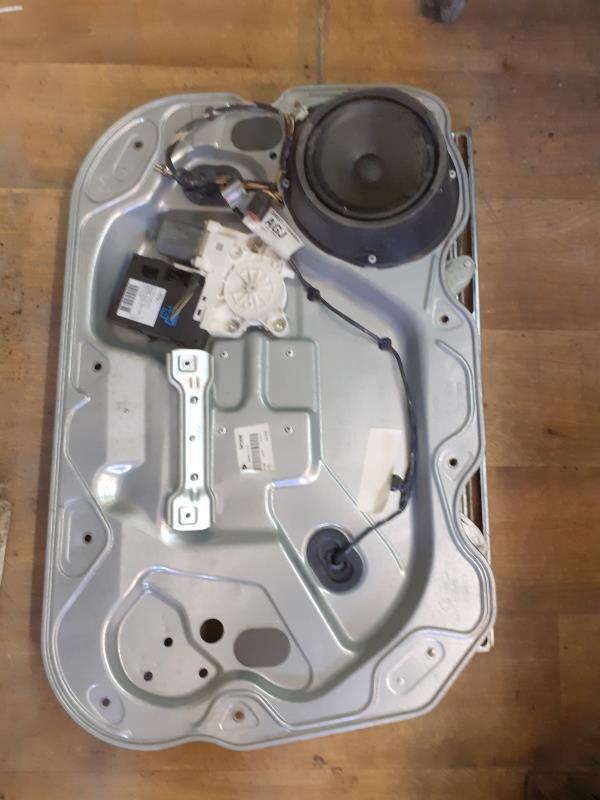 Leve vitre electrique avant gauche FORD FOCUS 2 PHASE 1 Diesel - 1
