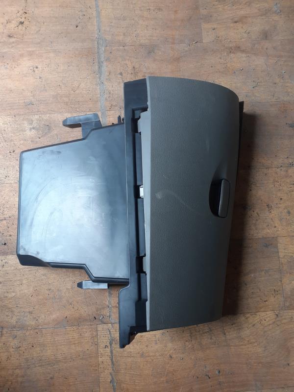 Boite a gants RENAULT MEGANE 3 PHASE 1 BREAK Diesel - 1