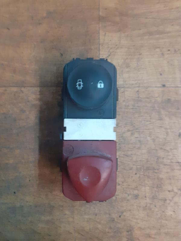 Bouton de warning RENAULT SCENIC 2 PHASE 1 Diesel - 1