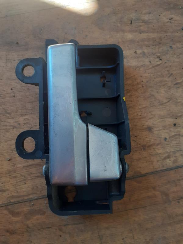 Poignee interieur arriere droit FORD FOCUS 2 PHASE 2 BREAK Diesel - 1