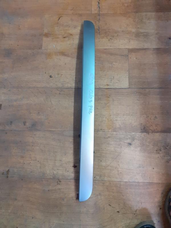 Baguette de coffre RENAULT CLIO 3 PHASE 2 BREAK Diesel - 1