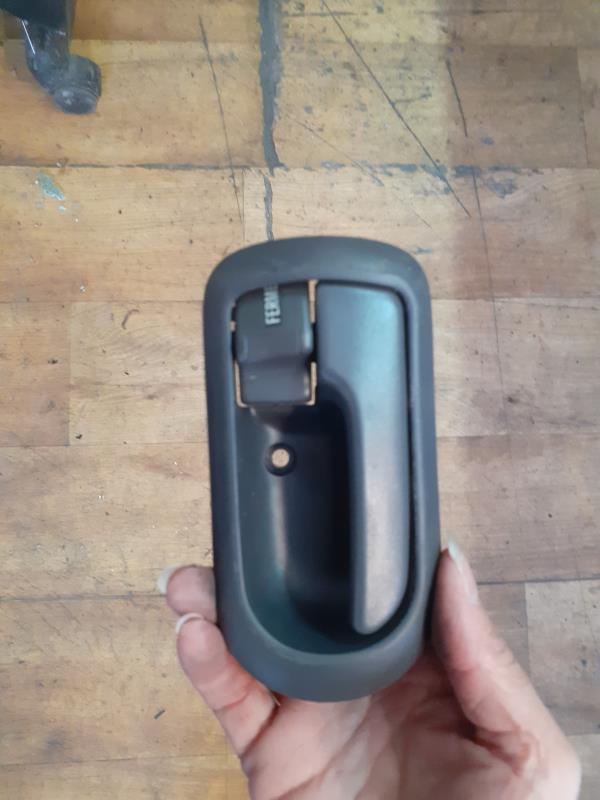 Poignee interieur avant droit HONDA LOGO Essence - 1