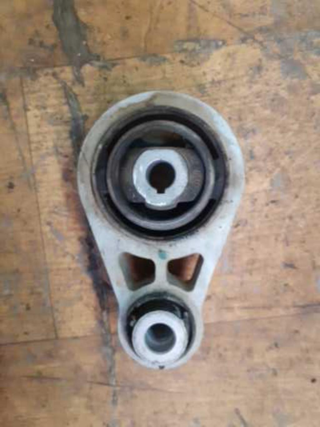Support moteur RENAULT SAFRANE PHASE 2 Essence - 1