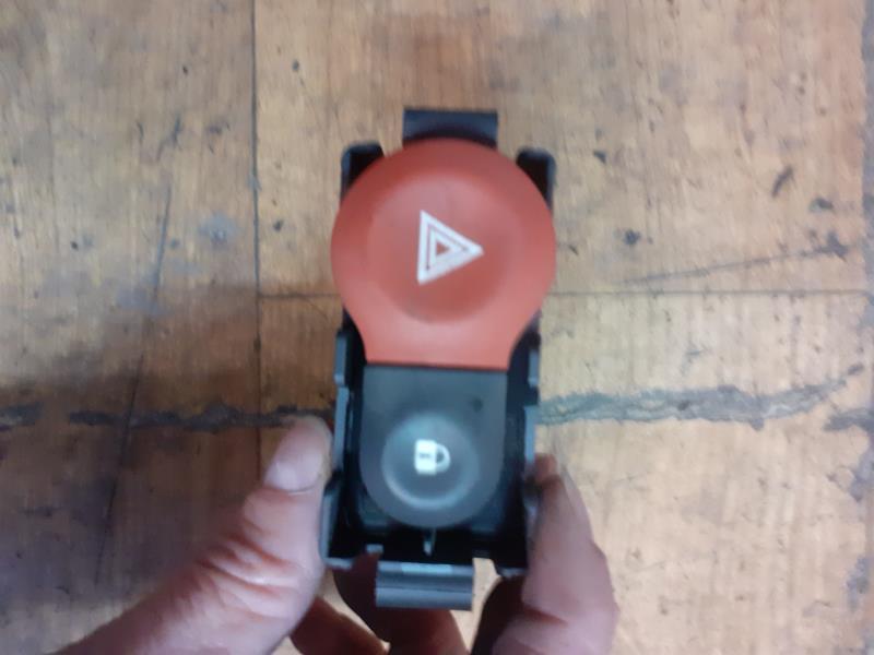 Bouton de warning RENAULT CLIO 3 PHASE 1 Diesel - 1