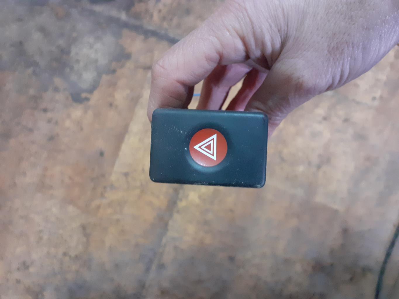 Bouton de warning DACIA LOGAN 1  - 1