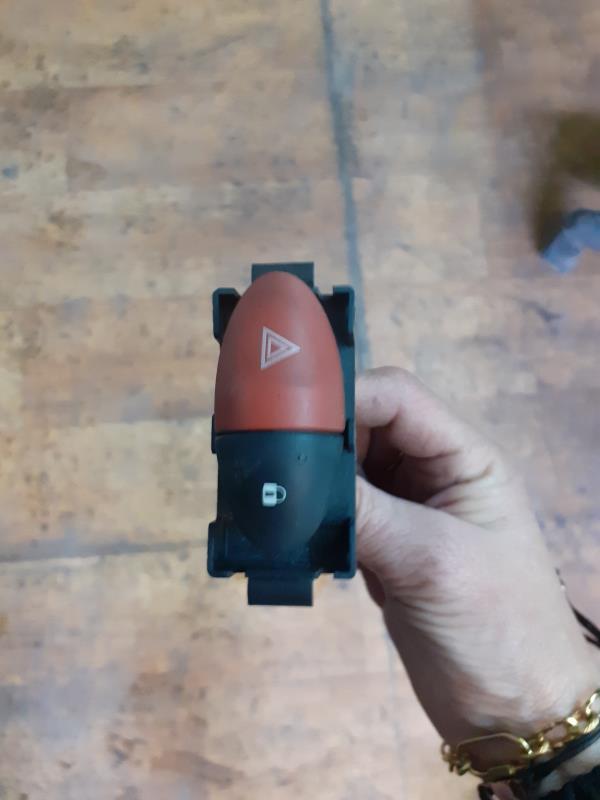 Bouton de warning RENAULT TWINGO 2 PHASE 2 Diesel - 1