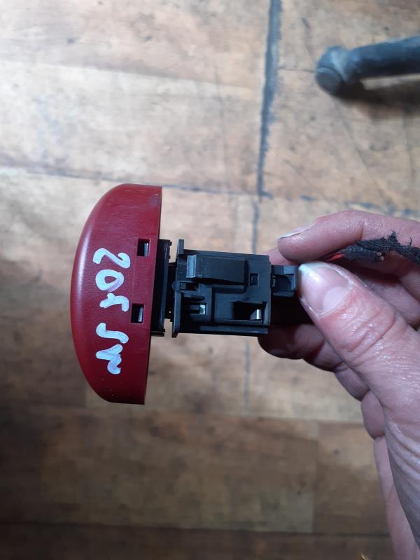 Bouton de warning PEUGEOT 206 PHASE 2 BREAK Essence - 1