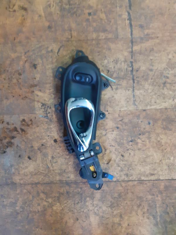 Poignee interieur avant gauche CHRYSLER PT CRUISER PHASE 1 BREAK Essence - 1