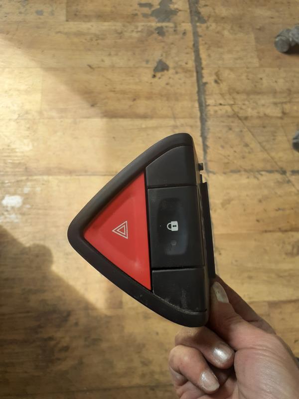 Bouton de warning RENAULT KOLEOS 1 PHASE 1 Diesel - 1