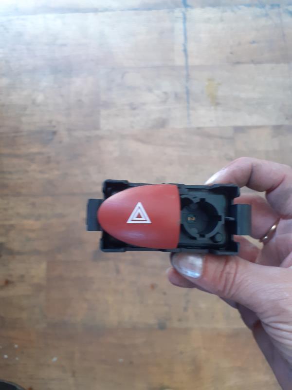 Bouton de warning RENAULT TWINGO 2 PHASE 1 Diesel - 1