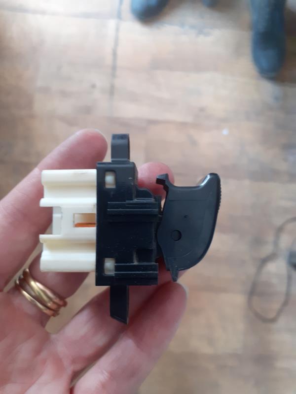 Interrupteur de leve vitre MAZDA PREMACY Diesel - 1
