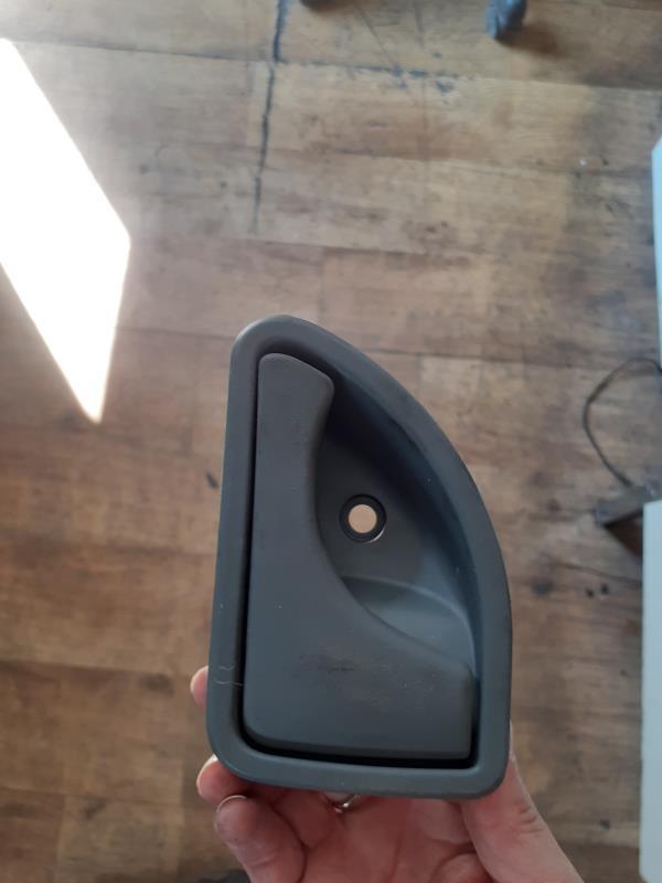 Poignee interieur avant droit RENAULT TWINGO 1 PHASE 3 Essence - 1