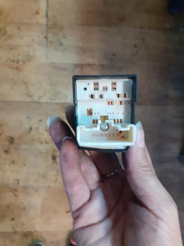 Bouton/Interrupteur TOYOTA YARIS 2 PHASE 1 Diesel - 1