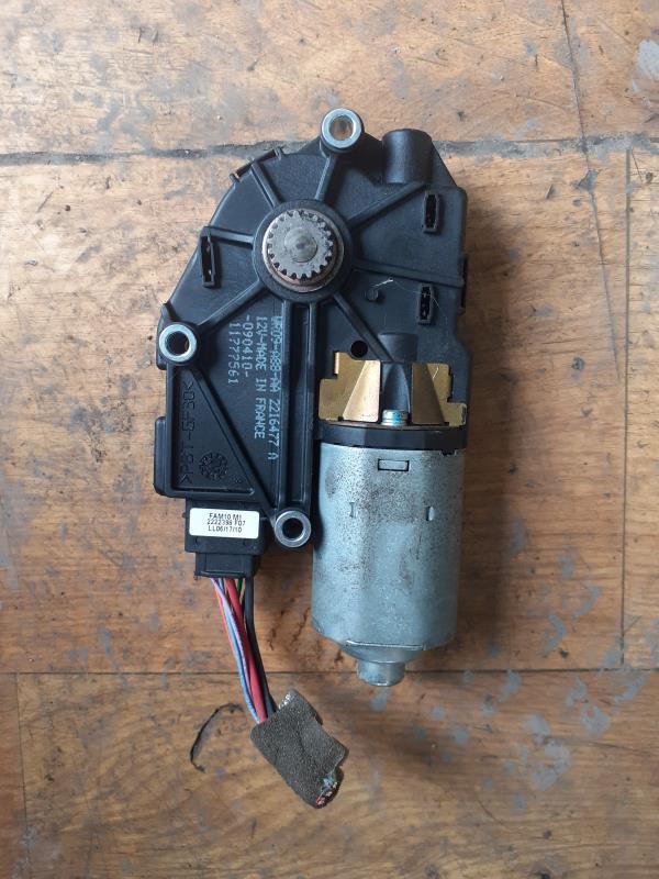 Moteur toit ouvrant RENAULT SCENIC 3 PHASE 1 Diesel - 1