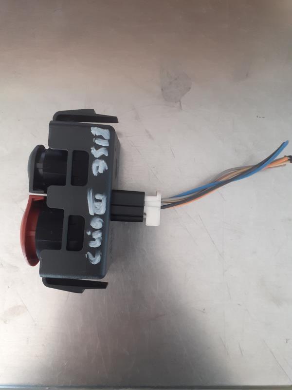 Bouton de warning RENAULT CLIO 3 PHASE 1 Diesel - 1