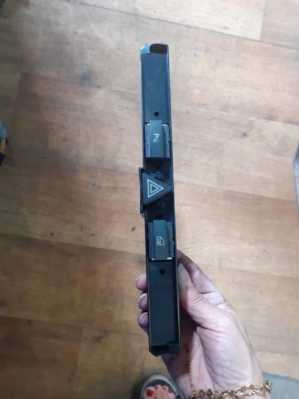 Bouton de warning OPEL ZAFIRA B PHASE 2 Diesel - 1