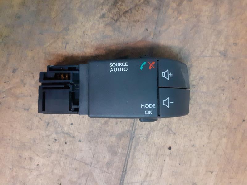 Commande autoradio RENAULT CLIO 4  - 1