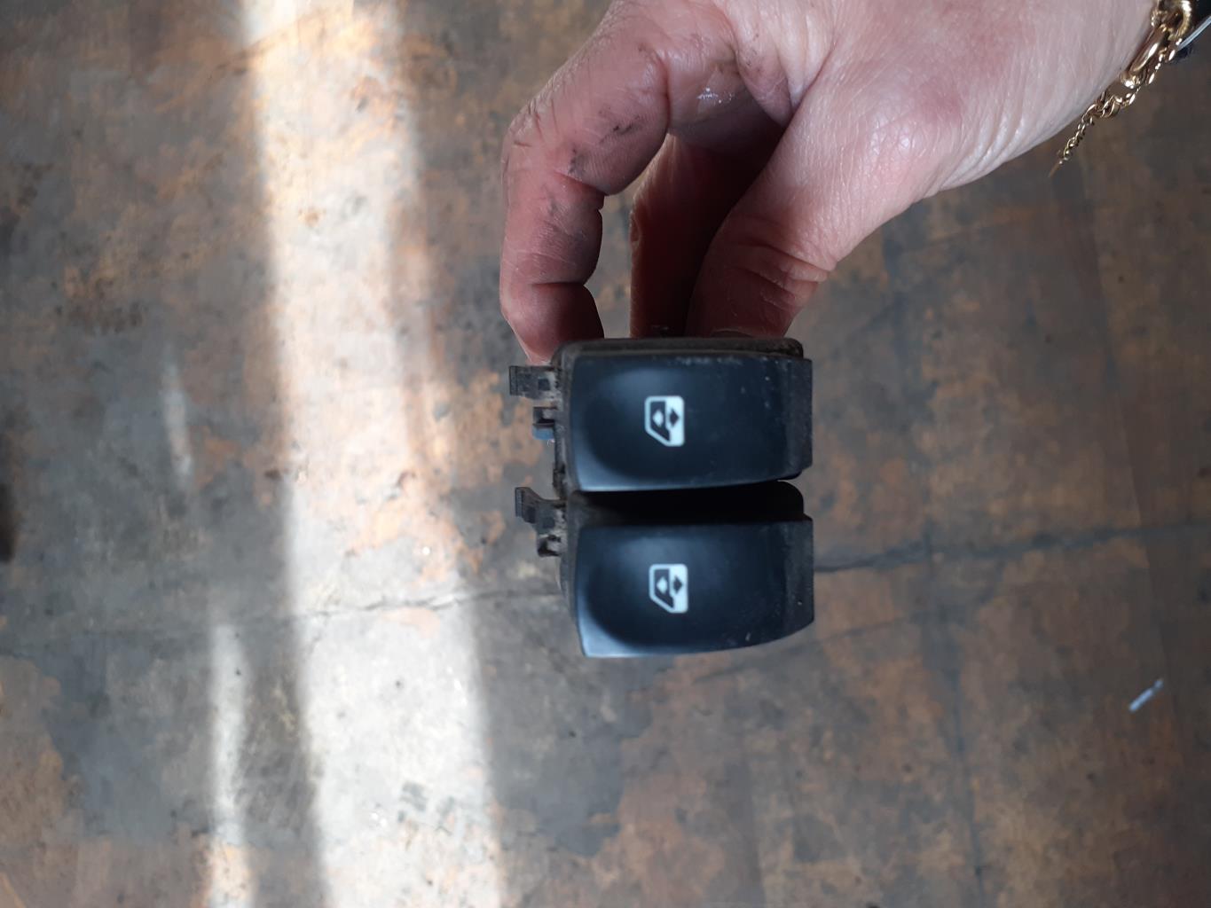 Interrupteur de leve vitre RENAULT MODUS PHASE 1 Diesel - 1