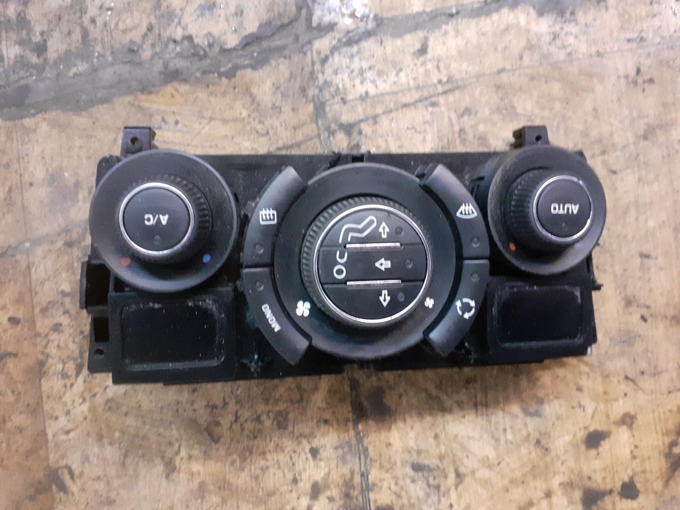 Commande chauffage PEUGEOT 308 1 SW PHASE 1 BREAK Essence - 1