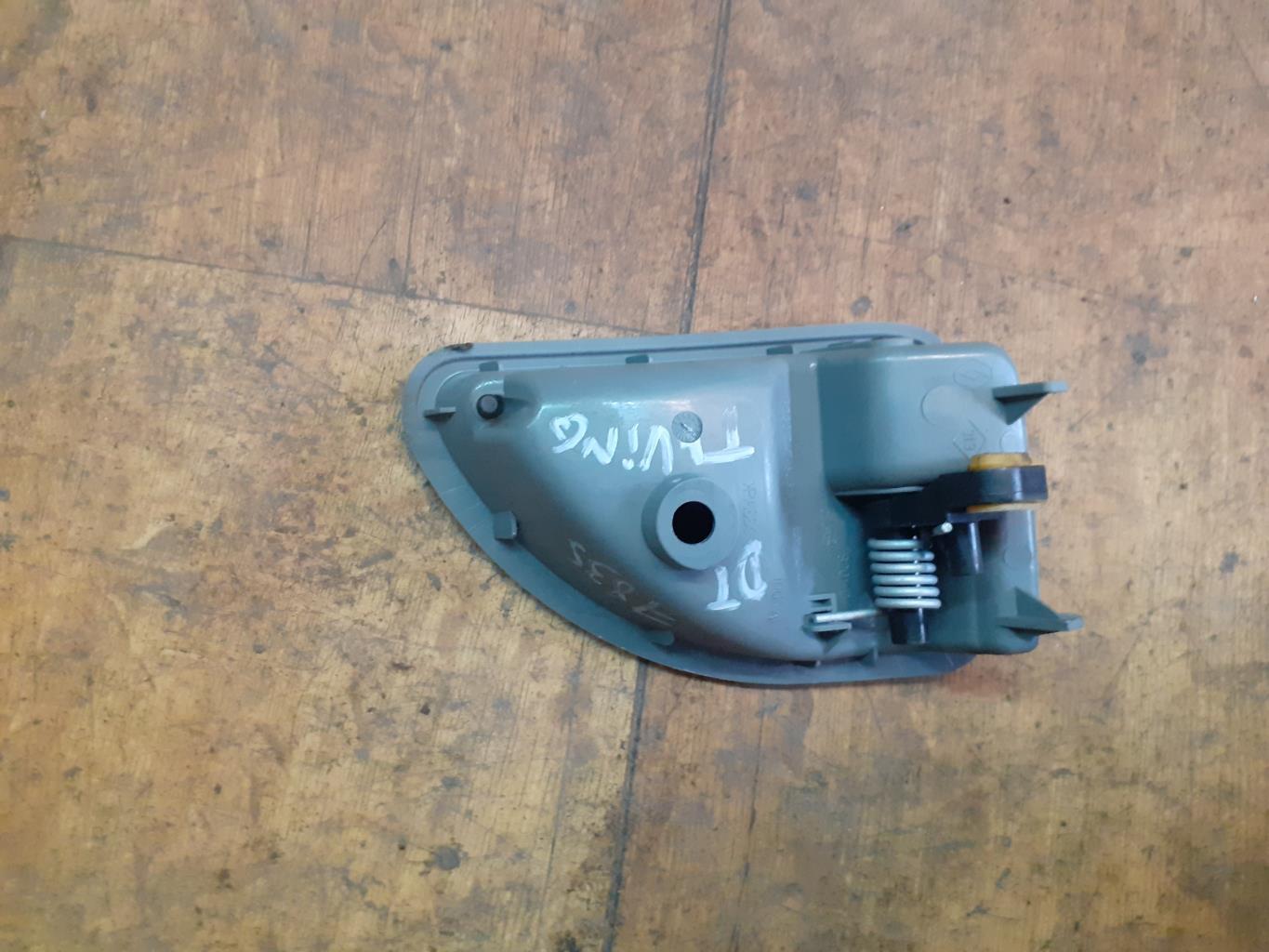 Poignee interieur avant droit RENAULT TWINGO 1 PHASE 3 Essence - 1