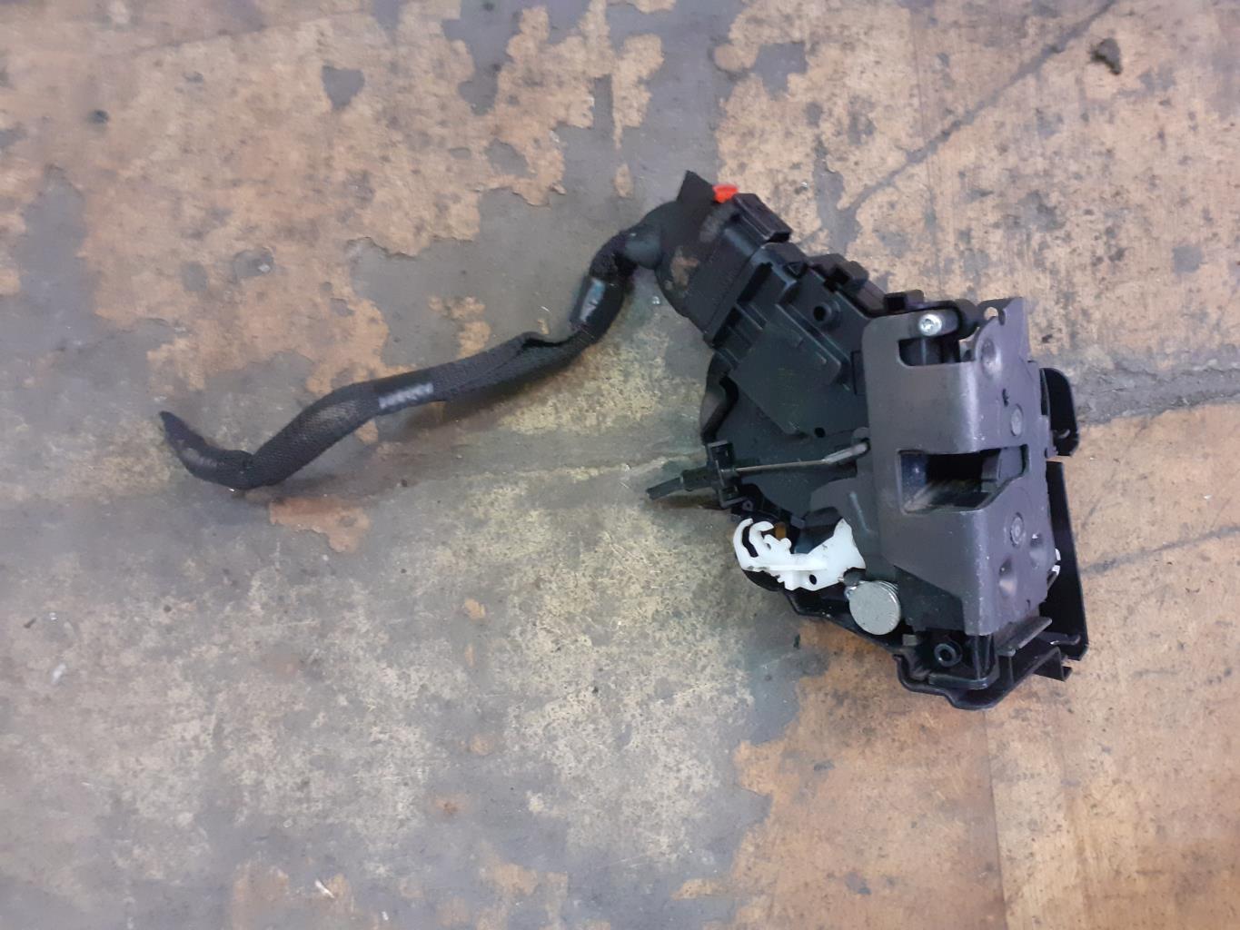 Serrure avant gauche VOLVO C 70 2 PHASE 1 CABRIOLET Essence - 1